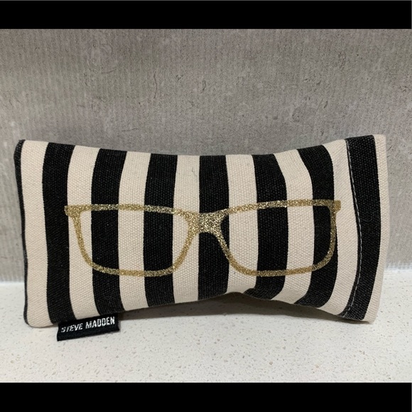 Steve Madden Accessories - Steve Madden eyewear case